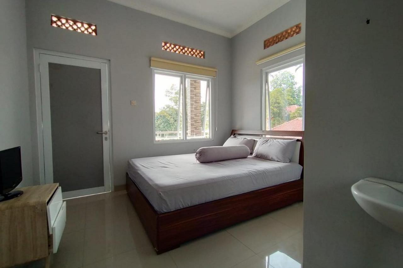 Villa Batu Tua Puncak Mitra Reddoorz Bogor Buitenkant foto